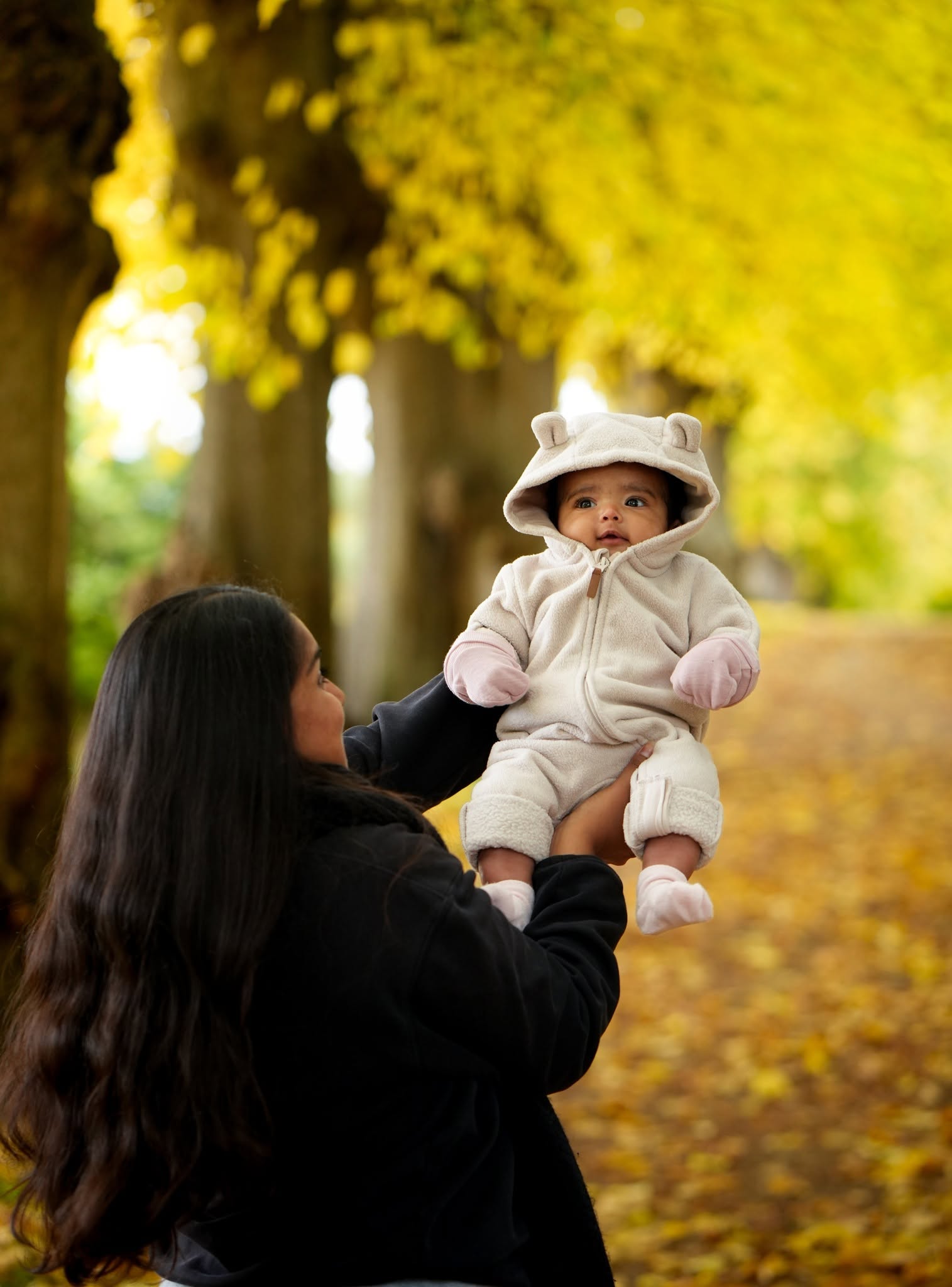 Familiefotograf Nordsjælland mor og baby om efteråret